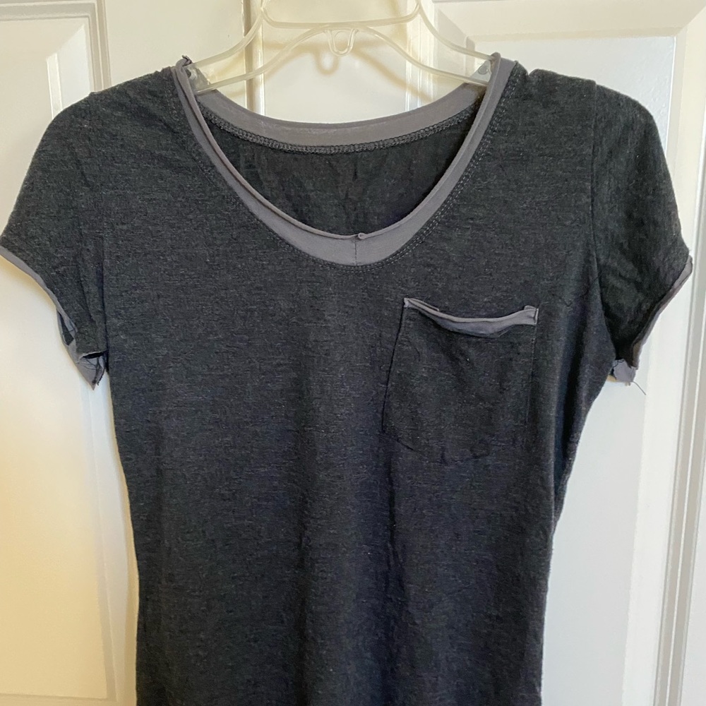 Gray t with color block collar